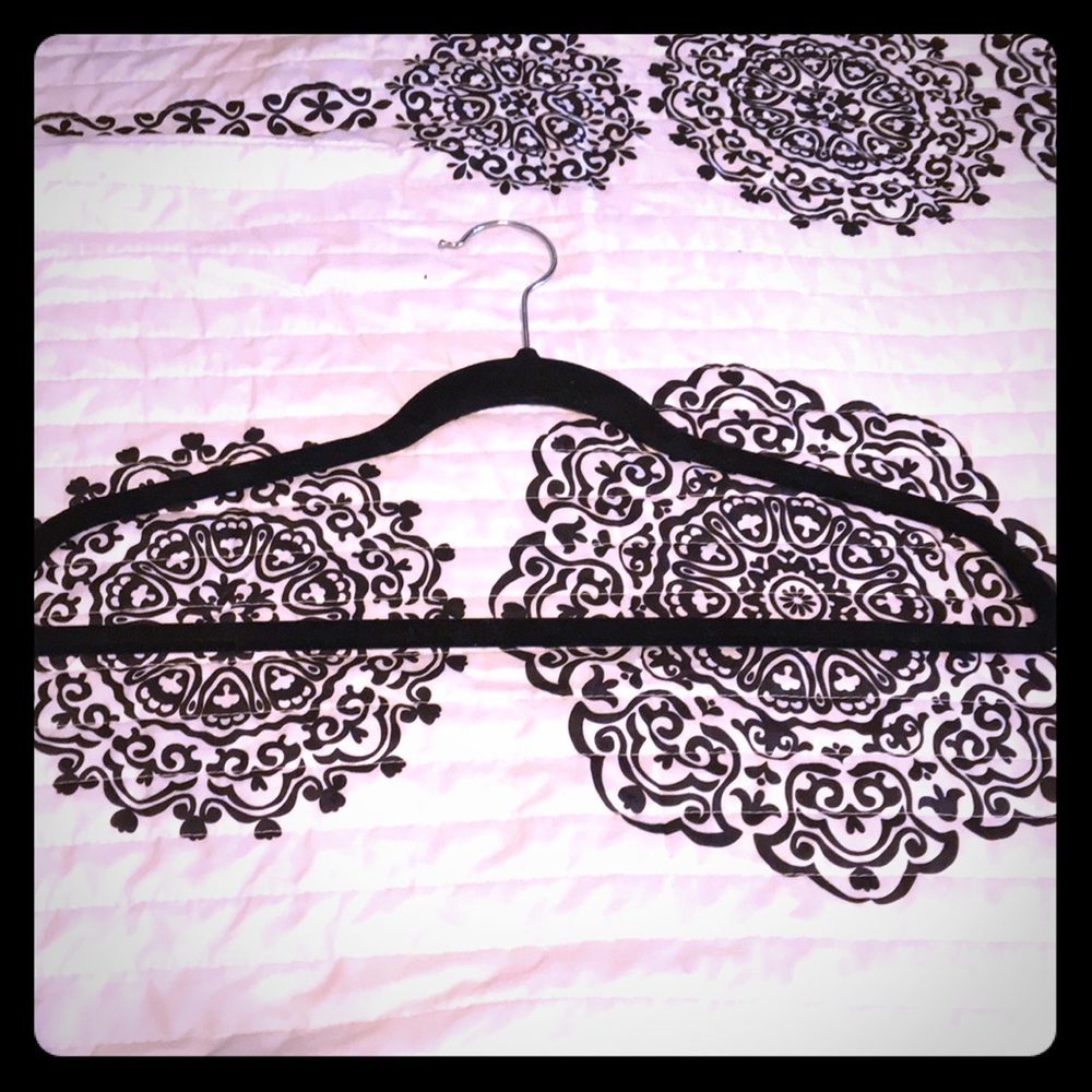 30 Slim Black felt hangers